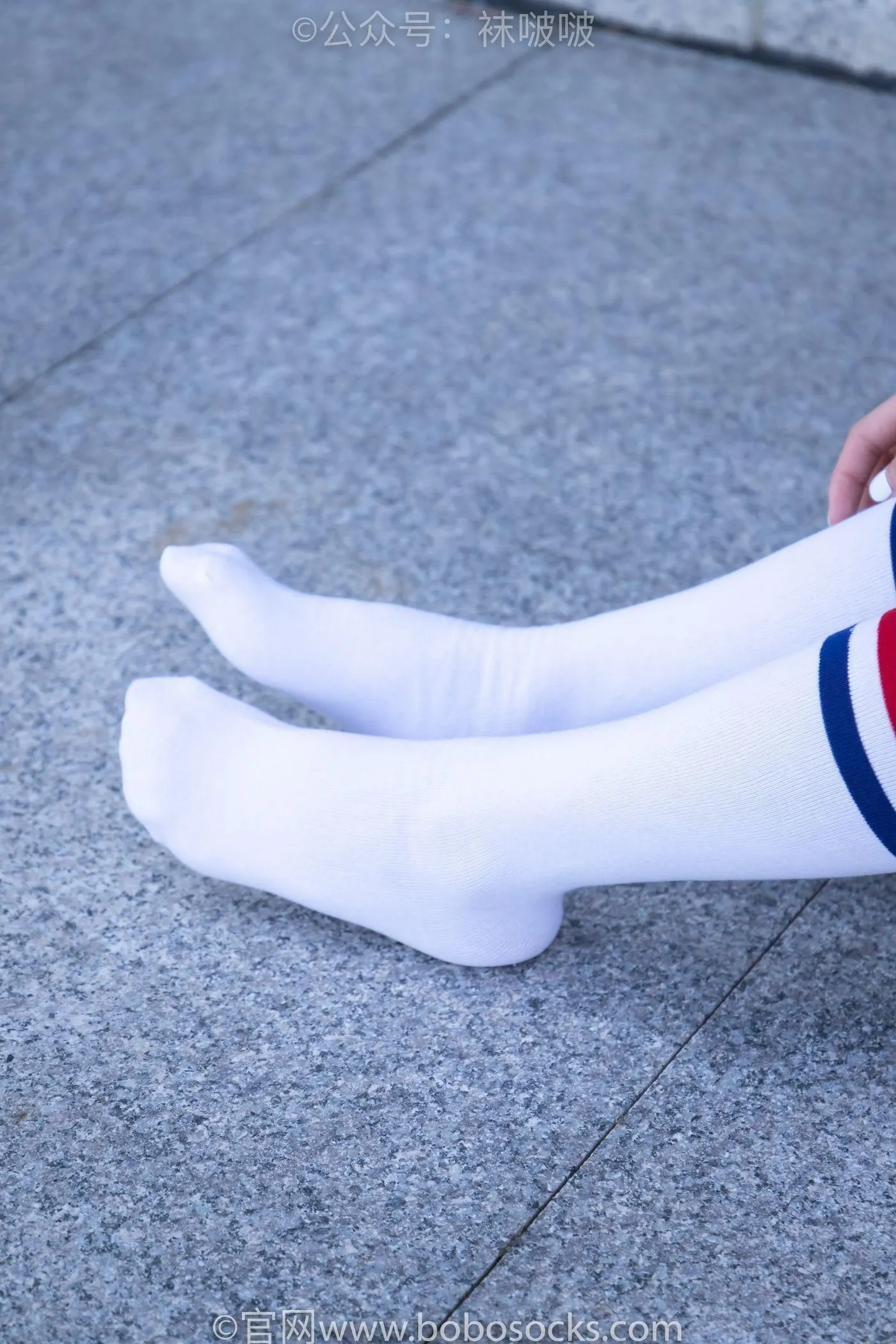 [BoBoSocks袜啵啵]NO.006 小米-运动鞋、白色小腿袜、裸足 [130P]插图4
